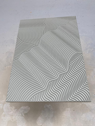 Frézovaný obklad steny s lakovaním